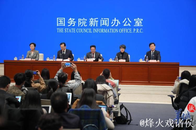 去年国务院各部门采纳代表委员意见建议5000余条(权威发布) 出台相关政策措施2000余项 去年国务院各部门采纳代表委员意见建议5000余条(权威发布) 出台相关政策措施2000余项